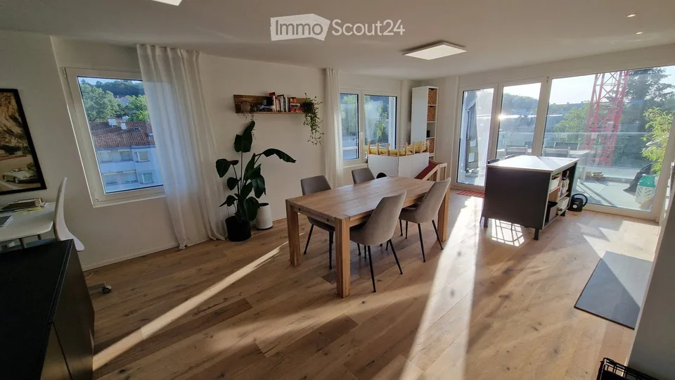 Bright 85 m² Attic Apartment in Zürich