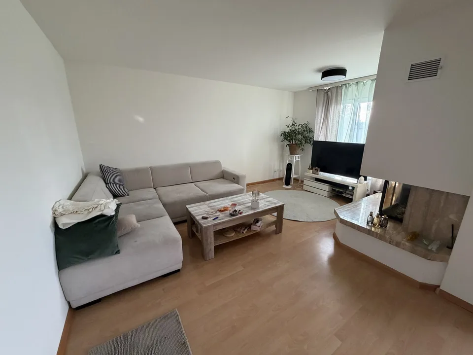 Room for rent 1 month.