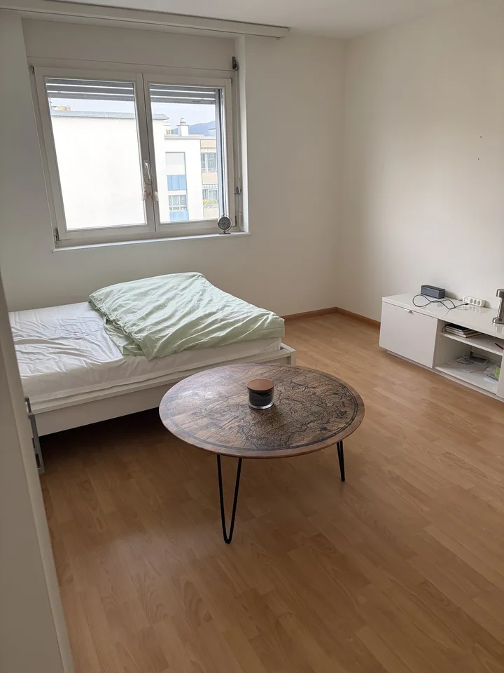 Room for rent 1 month.