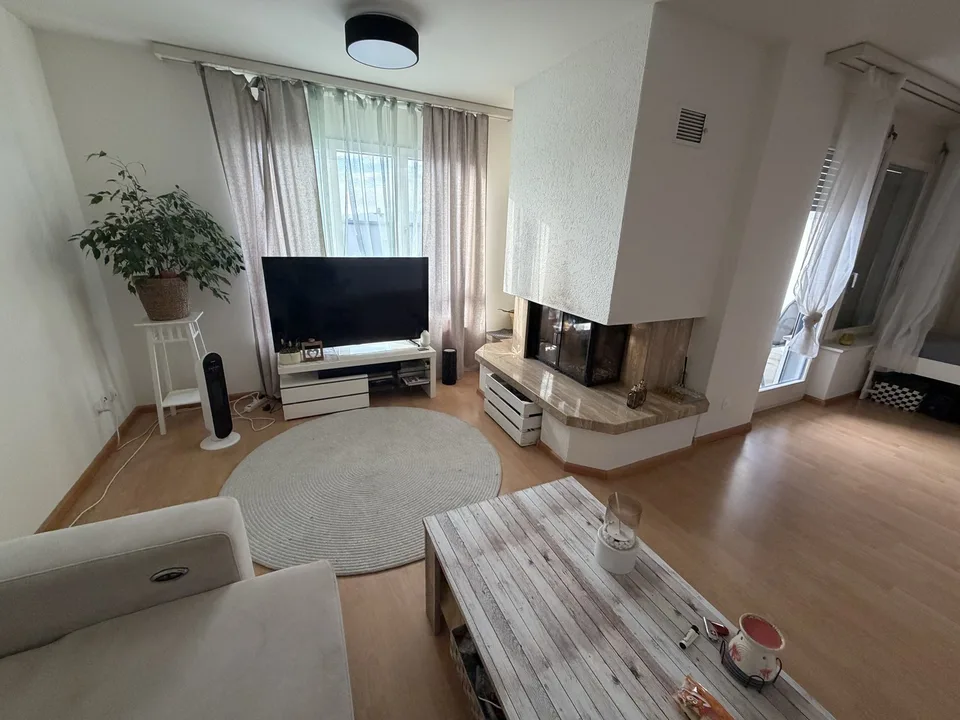 Room for rent 1 month.
