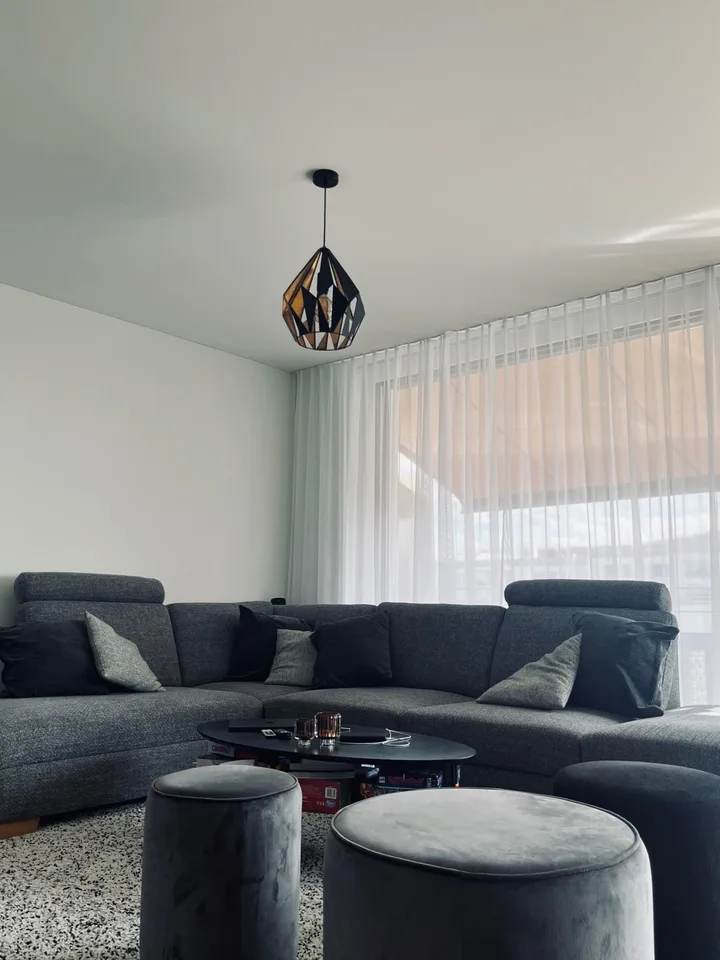 Möbliertes Zimmer in Dachgeschosswohnung (zum Untervermieten) Eigenes Badezimmer & 3 Terrassen | Zürich