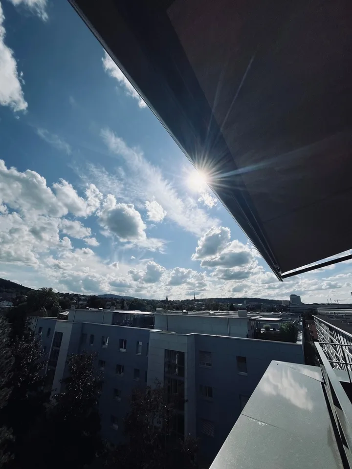 Möbliertes Zimmer in Dachgeschosswohnung (zum Untervermieten) Eigenes Badezimmer & 3 Terrassen | Zürich