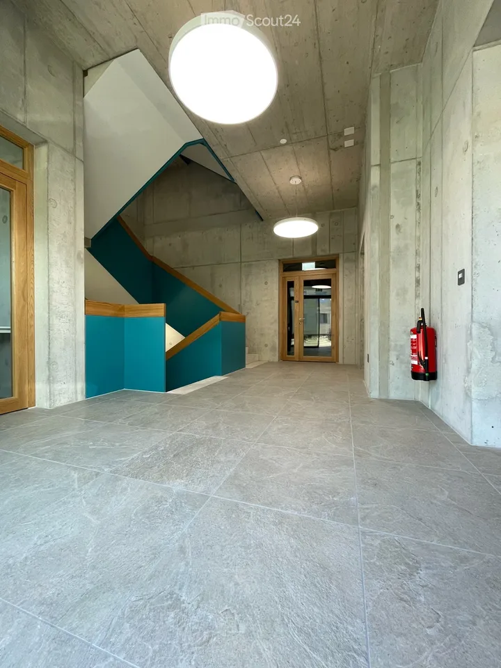 Premier location : appartement 3,5 pièces de haute qualité avec loggia à Frenkendorf