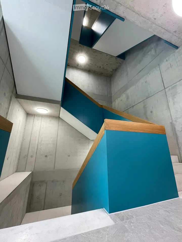 Premier location : appartement 3,5 pièces de haute qualité avec loggia à Frenkendorf
