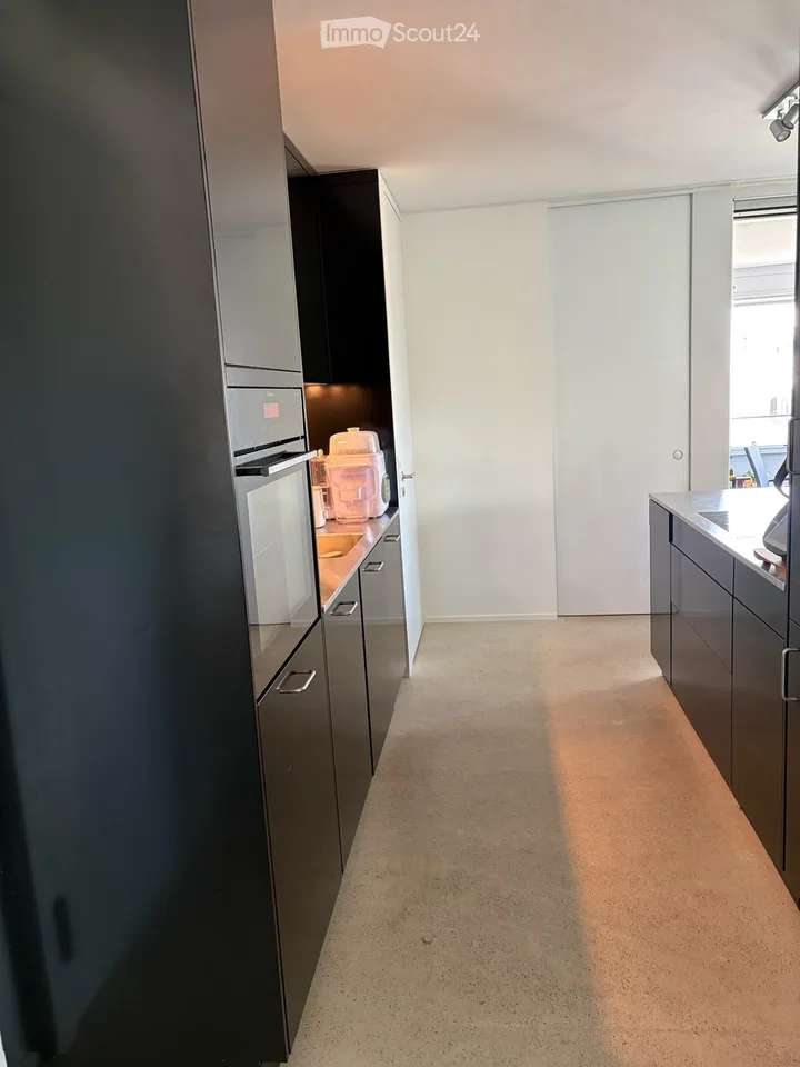 Helle, familienfreundliche 4.5-Zimmer-Wohnung mit Balkon und Tiefgarage