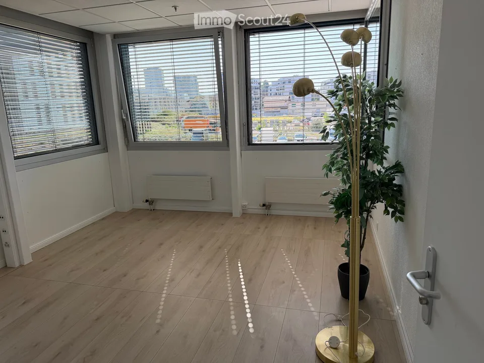 Modern 4-room office in Renens