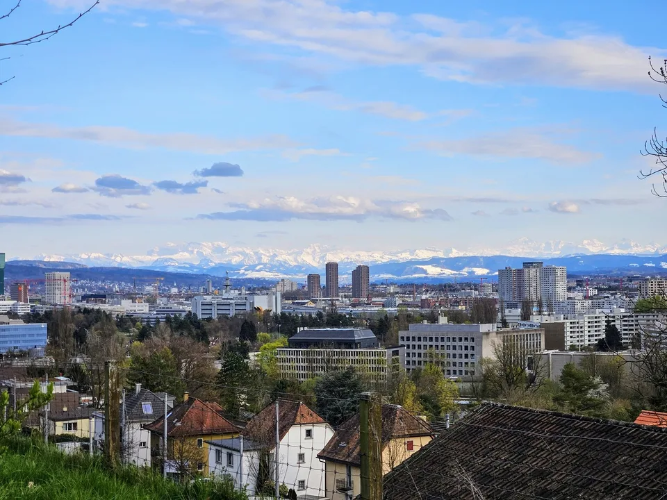 Exclusive 3.5-room rental apartment in Zürich-Höngg with panoramic view
