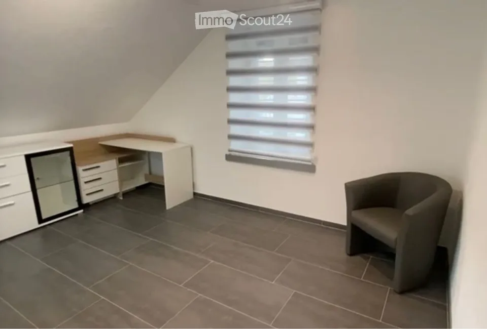 Bright 3-room apartment with skylight