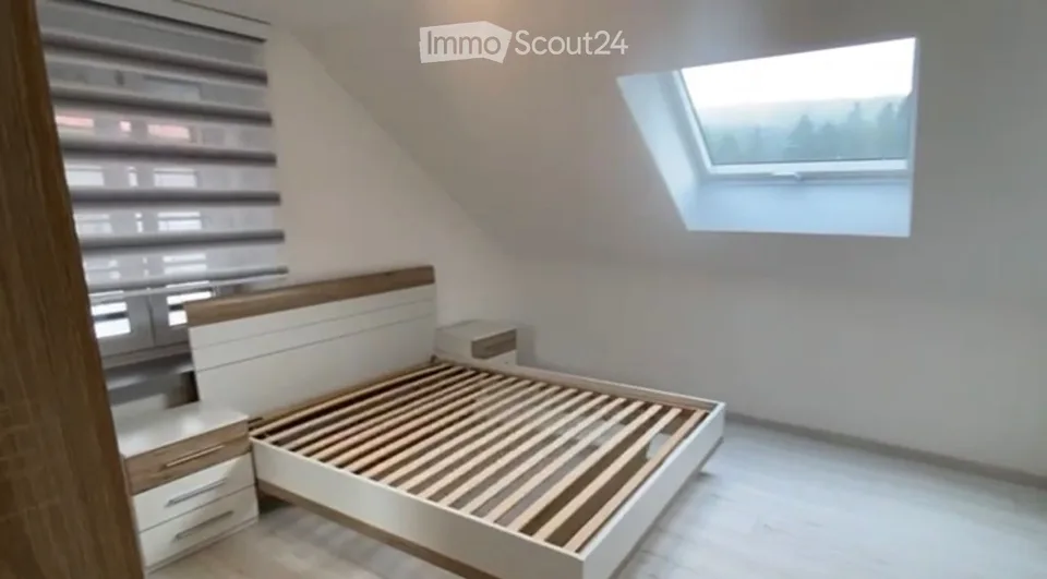 Bright 3-room apartment with skylight
