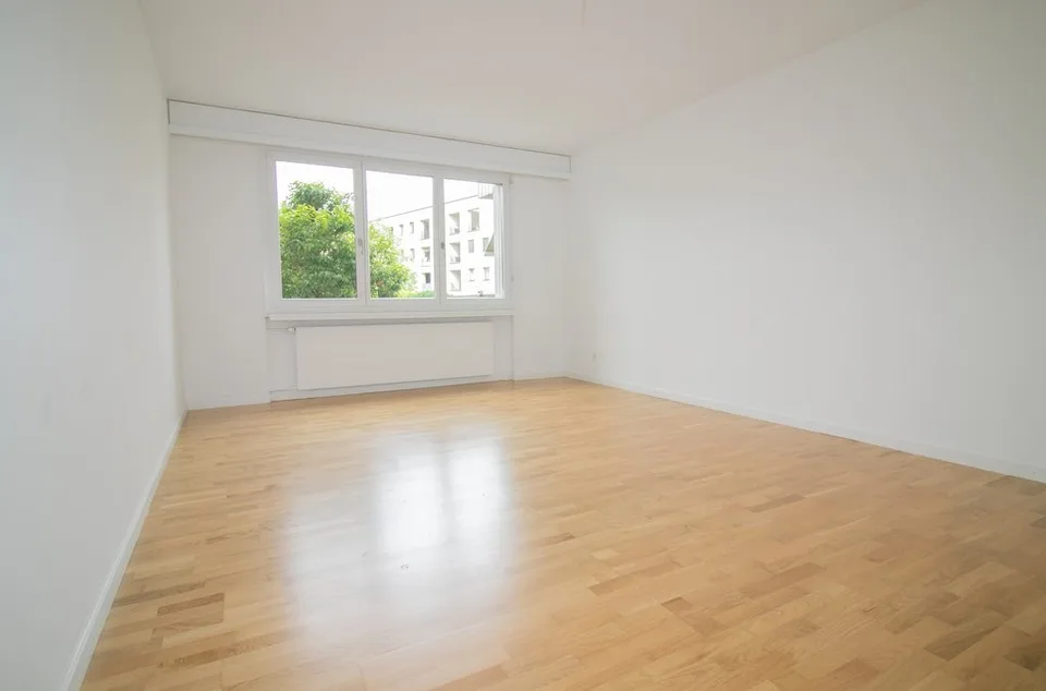 Spacious apartment with modern kitchen, balcony, and terrace