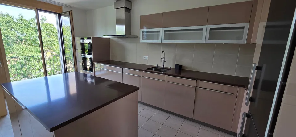 Spacieux appartement de 5 pièces avec vue et balcon à Meyrin – photo 3 sur 10