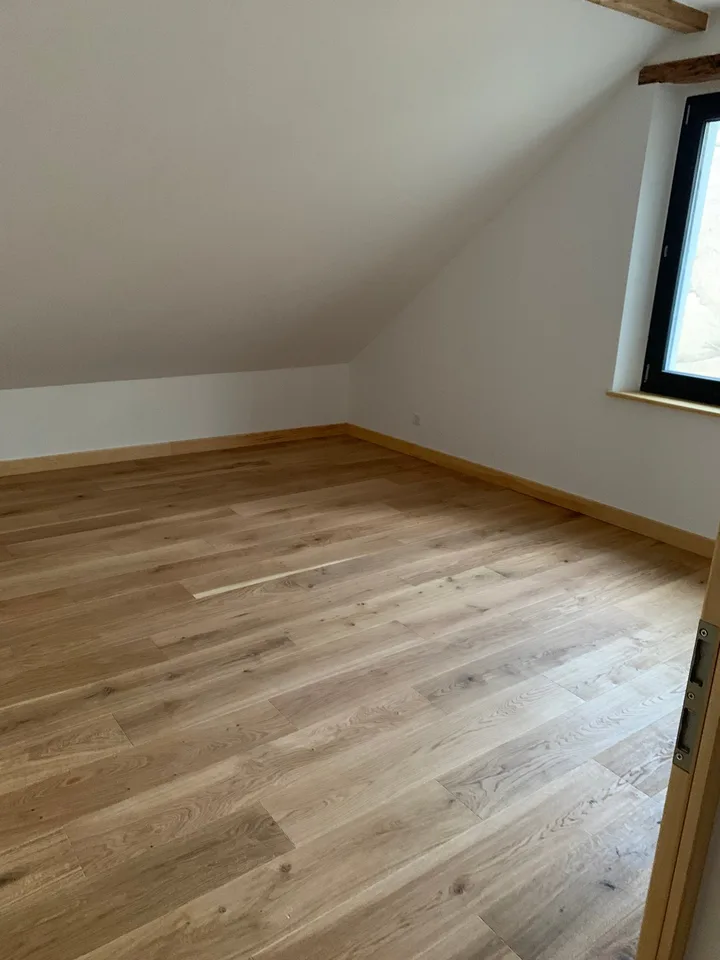 Appartamento duplex di 4 locali sotto il tetto a Péry