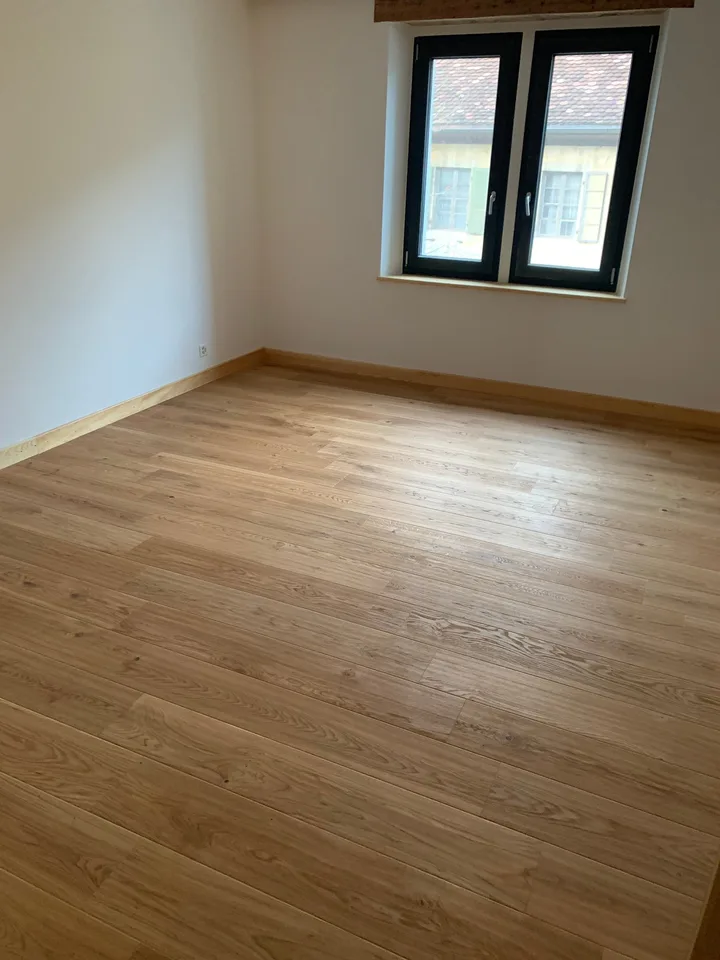 Appartamento duplex di 4 locali sotto il tetto a Péry