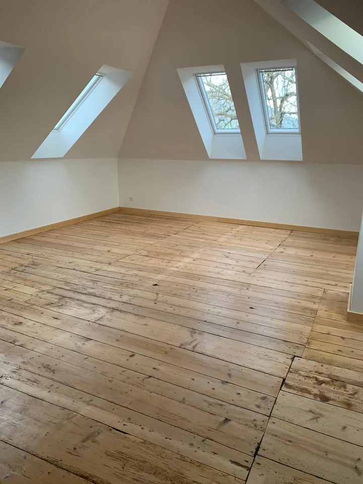Appartamento duplex di 4 locali sotto il tetto a Péry