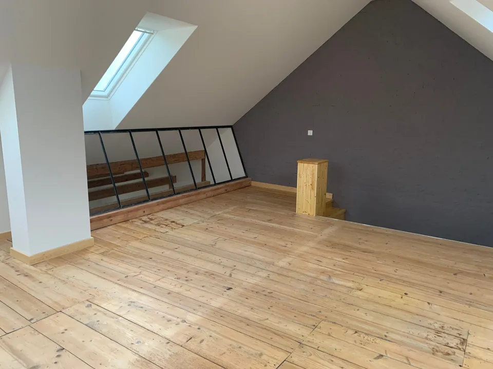 Appartamento duplex di 4 locali sotto il tetto a Péry