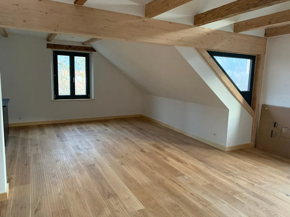 Appartamento duplex di 4 locali sotto il tetto a Péry