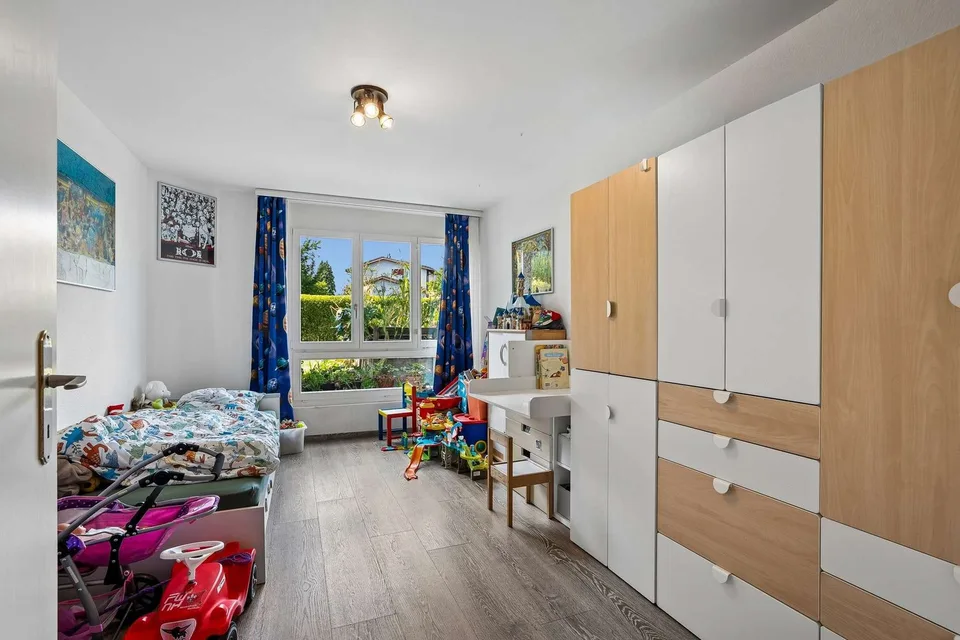 Charmante Gartenwohnung mit gedecktem Sitzplatz: Bahnhof in Gehdistanz – Foto 6 von 11
