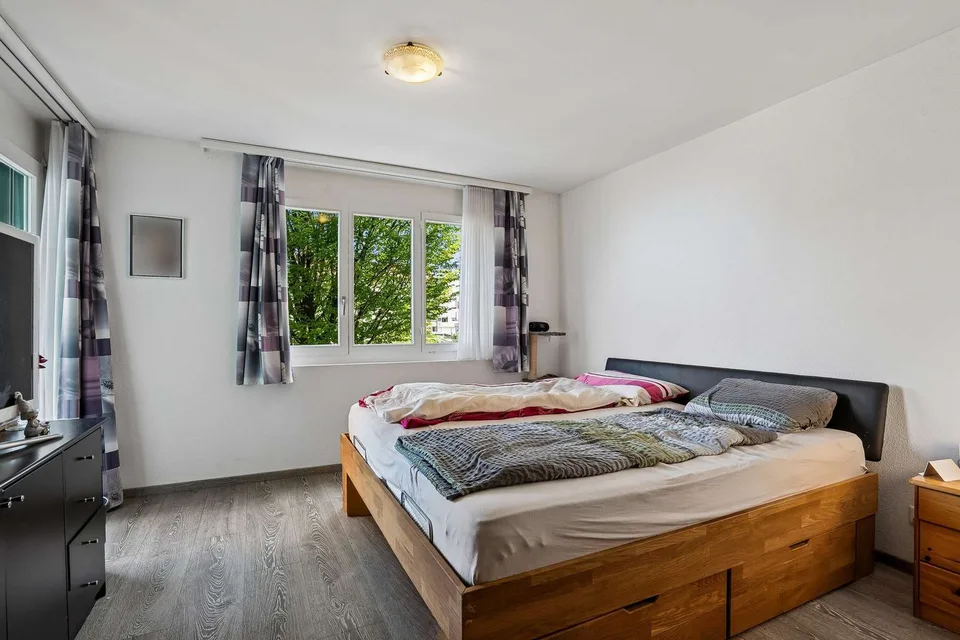 Charmante Gartenwohnung mit gedecktem Sitzplatz: Bahnhof in Gehdistanz – Foto 4 von 11