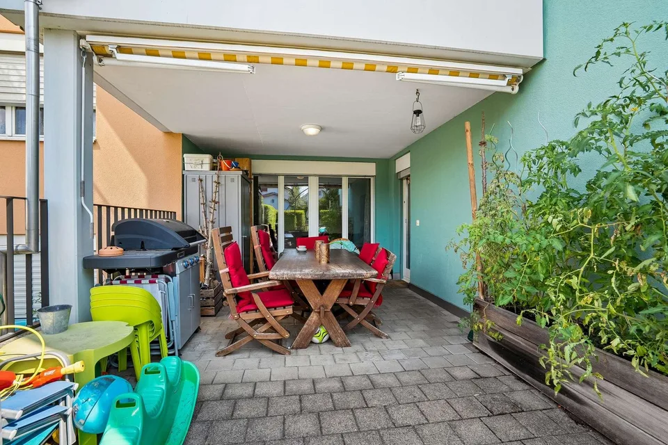 Charmante Gartenwohnung mit gedecktem Sitzplatz: Bahnhof in Gehdistanz – Foto 9 von 11