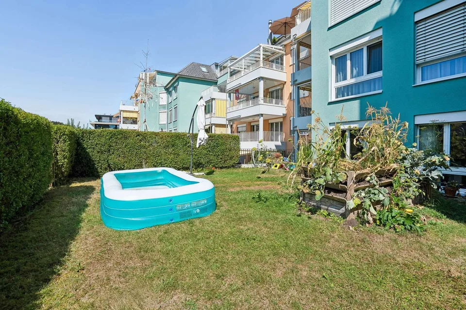 Charmante Gartenwohnung mit gedecktem Sitzplatz: Bahnhof in Gehdistanz – Foto 10 von 11