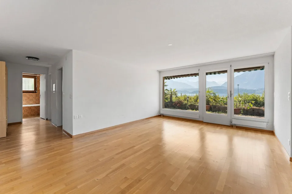 Charmant appartement 3.5 pièces avec terrasse et panorama lacustre de rêve à Oberhofen sur le lac de Thoune – photo 3 sur 12