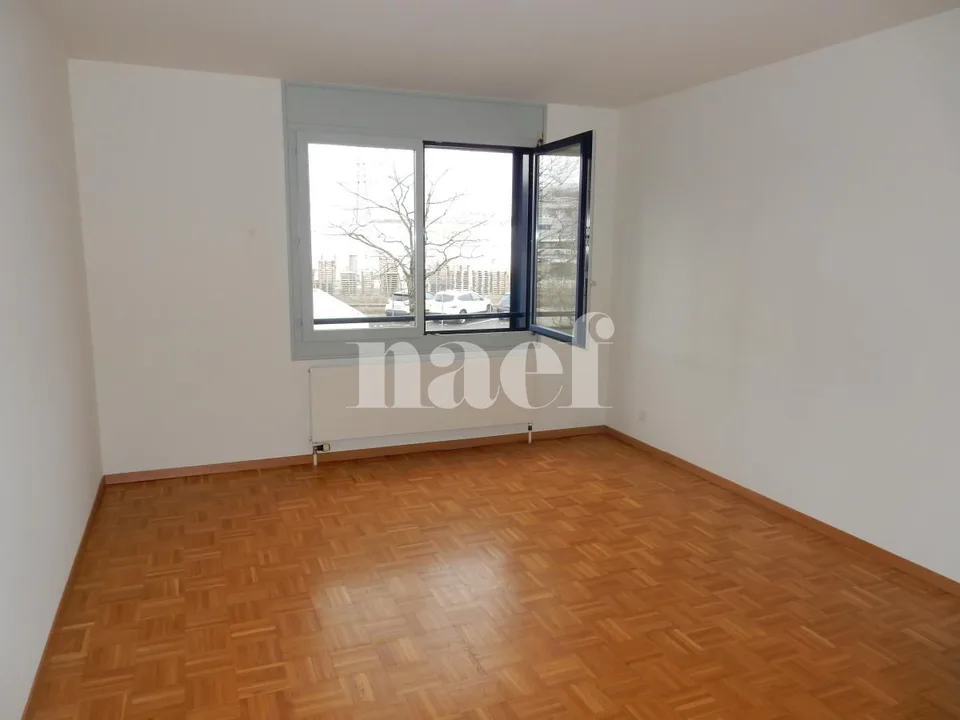 Wohnung mit 4.5 Zimmern im 1. Stock mit Balkon – Foto 16 von 18