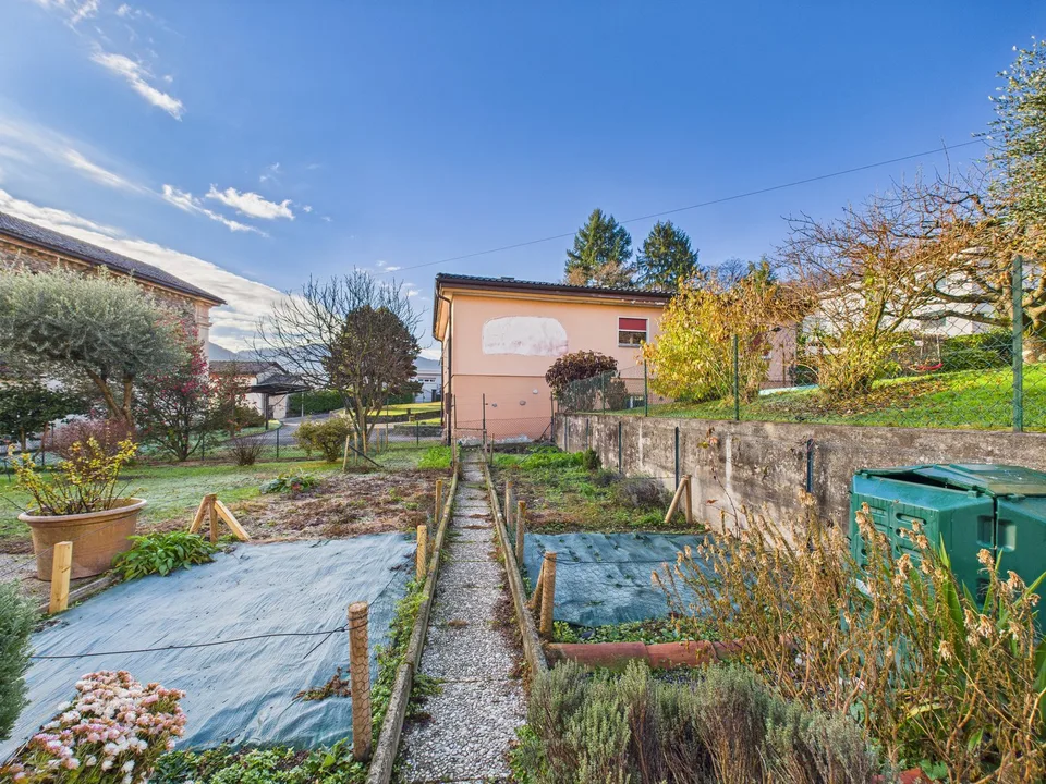 AMPIO E RAFFINATO APPARTAMENTO DI 4.5 LOCALI CON INGRESSO INDIPENDENTE