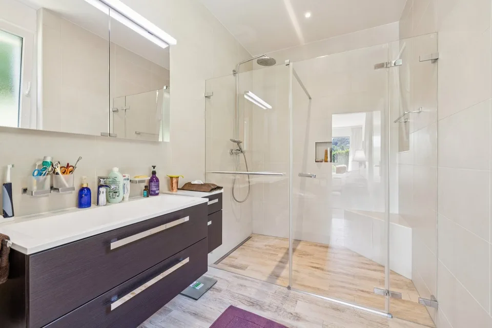 Eine außergewöhnliche Wohnung zwischen Himmel und See – Foto 10 von 13