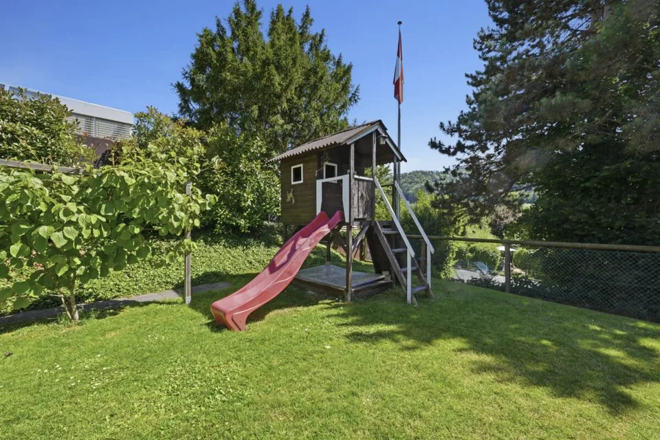 Freistehendes Familienhaus mit Charme, Privatsphäre und sonnigem Gartenparadies – Foto 27 von 30