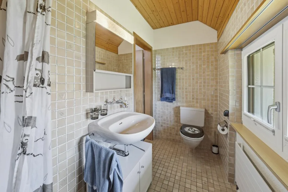 Freistehendes Familienhaus mit Charme, Privatsphäre und sonnigem Gartenparadies – Foto 13 von 30