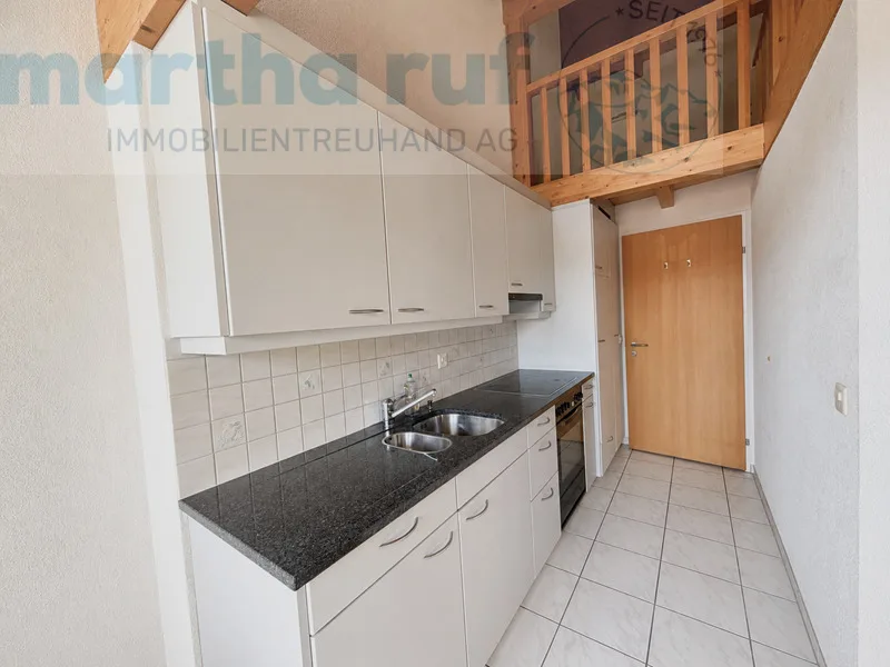 Gemütliche und charaktervolle 3.5- Zimmer Dachwohnung mit Galerie – photo 5 sur 13