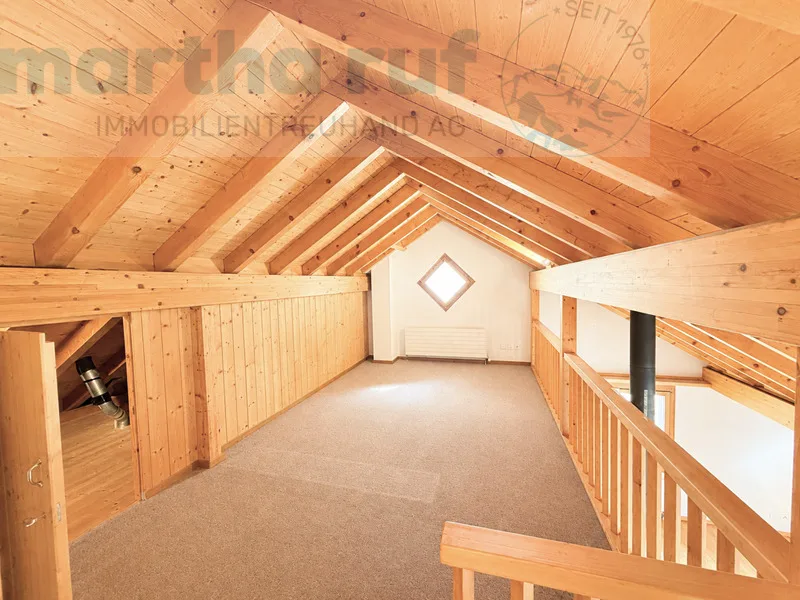 Gemütliche und charaktervolle 3.5- Zimmer Dachwohnung mit Galerie – photo 12 sur 13