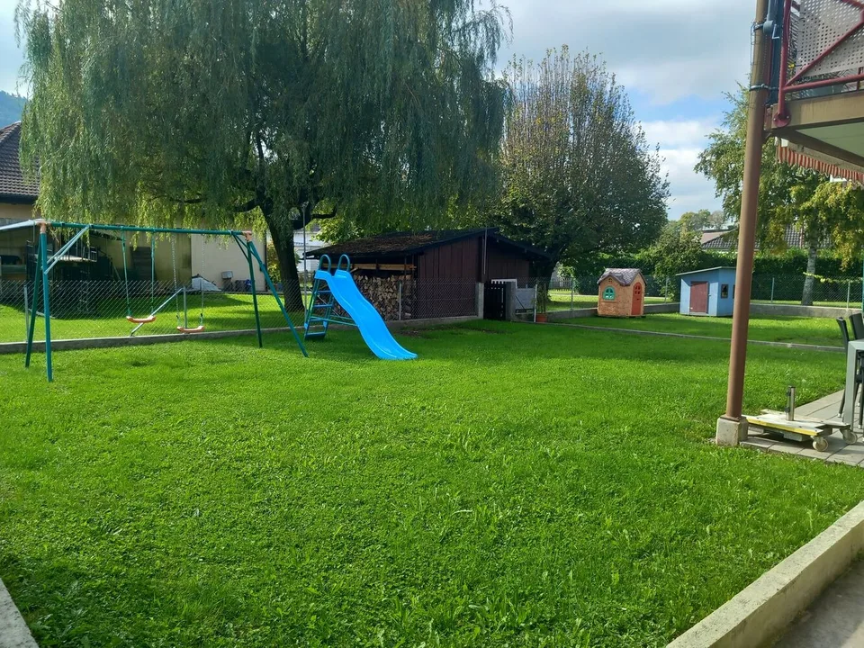 Schönes Appartement-Duplex mit 5,5 Zimmern und 135 m2 Garten in Vicques