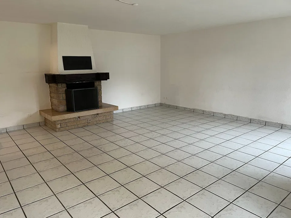 Schönes Appartement-Duplex mit 5,5 Zimmern und 135 m2 Garten in Vicques