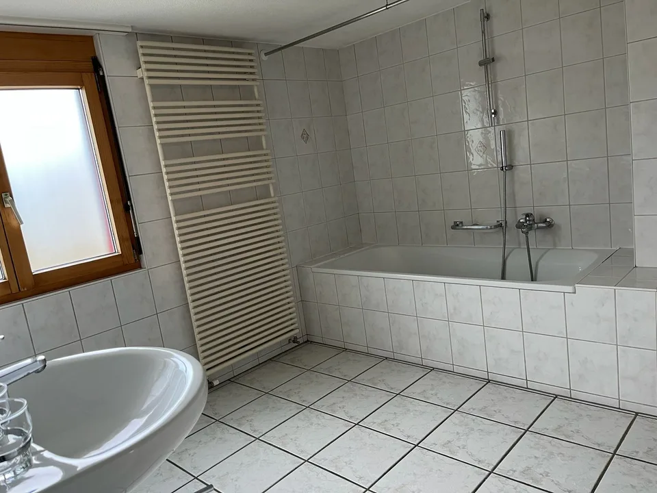 Schönes Appartement-Duplex mit 5,5 Zimmern und 135 m2 Garten in Vicques