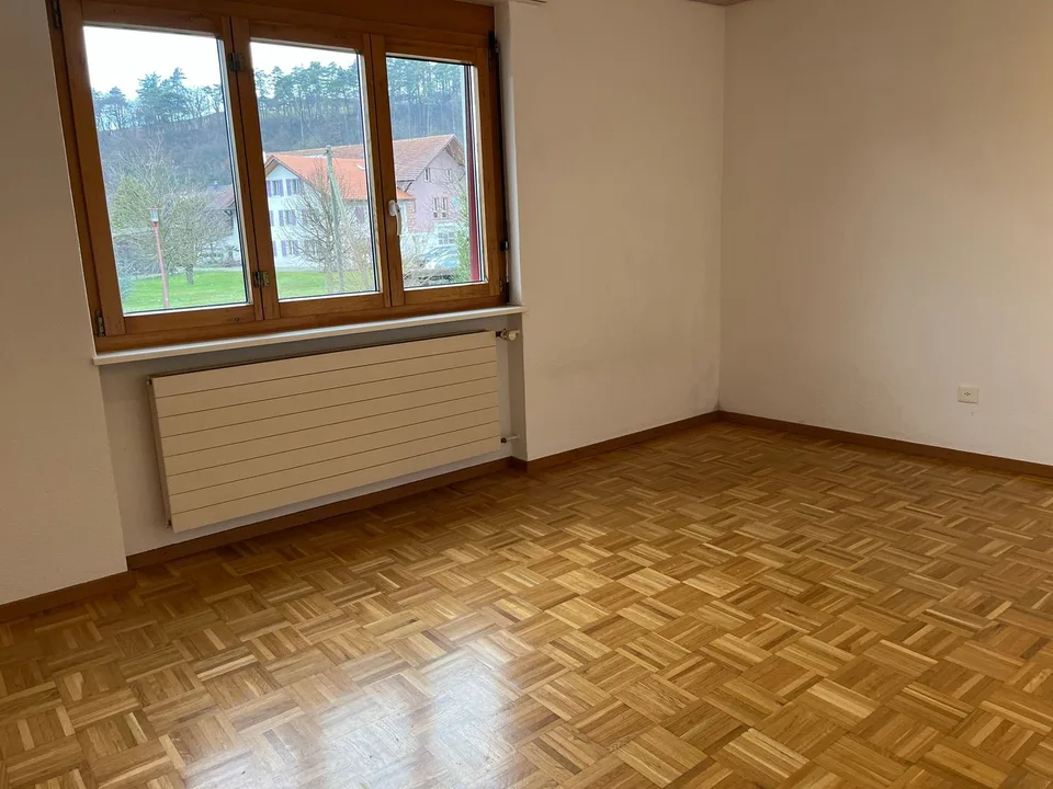 Schönes Appartement-Duplex mit 5,5 Zimmern und 135 m2 Garten in Vicques