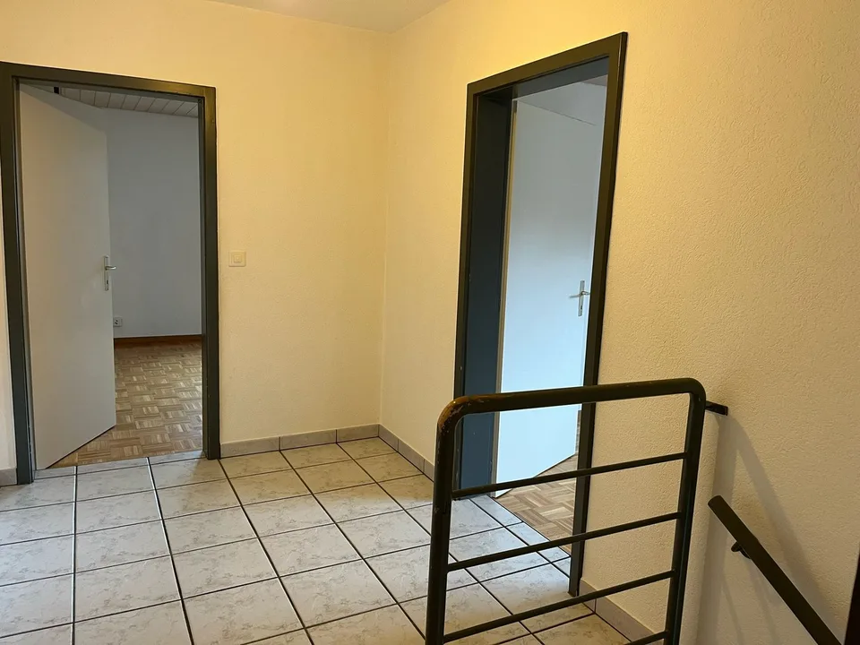 Schönes Appartement-Duplex mit 5,5 Zimmern und 135 m2 Garten in Vicques