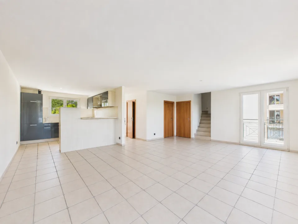 Familienvilla mit 5,5 Zimmern, Garten und Garage – Foto 2 von 27