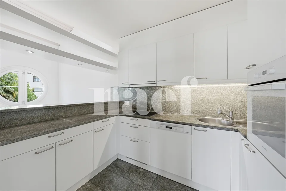 Apartment 4.5 rooms + mezzanine in the heart of Prangins – photo 3 of 12