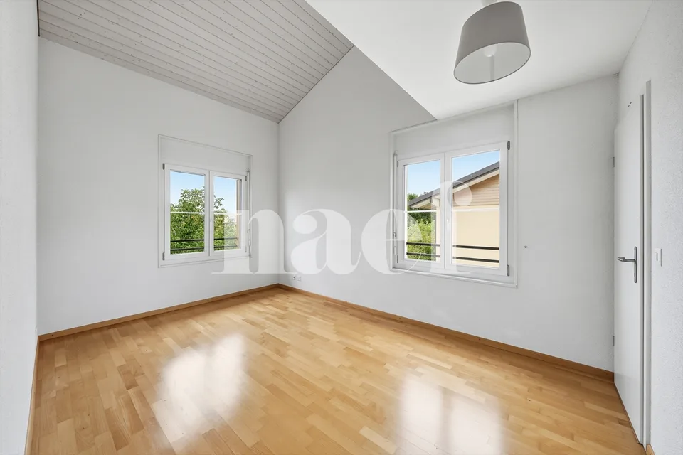 Apartment 4.5 rooms + mezzanine in the heart of Prangins – photo 4 of 12