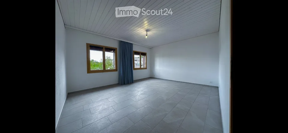 Locataire recherché pour appartement mansardé confortable de 4,5 pièces dans un quartier verdoyant !