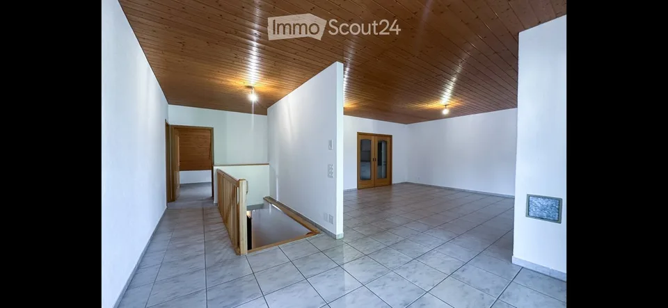 Locataire recherché pour appartement mansardé confortable de 4,5 pièces dans un quartier verdoyant !