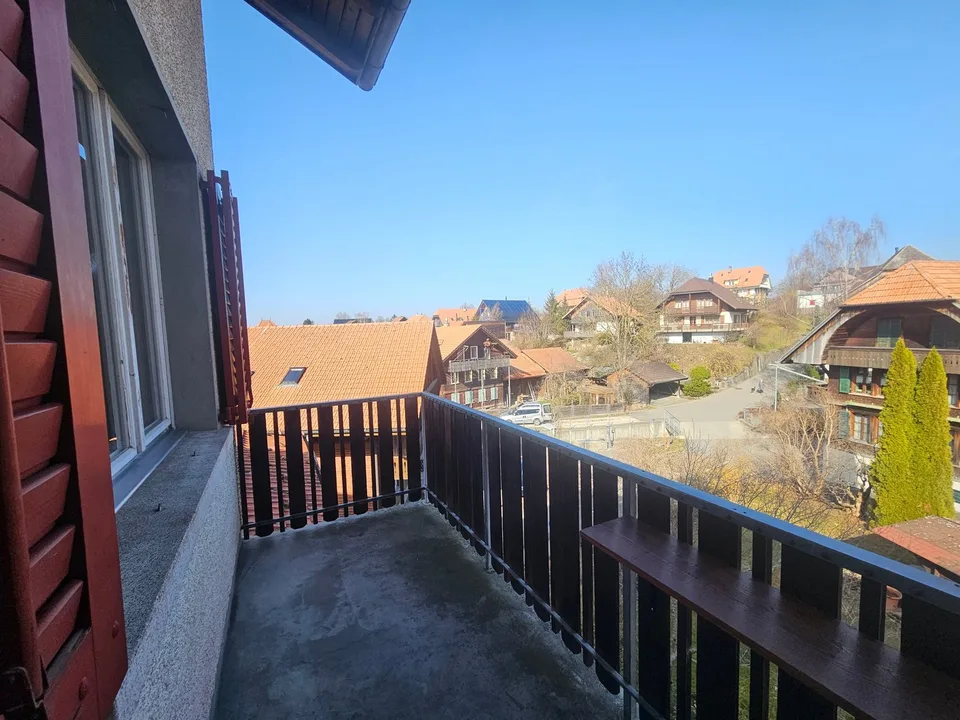 Helle 4.5-Zimmer-Wohnung mit Balkon in Schwarzenburg mieten