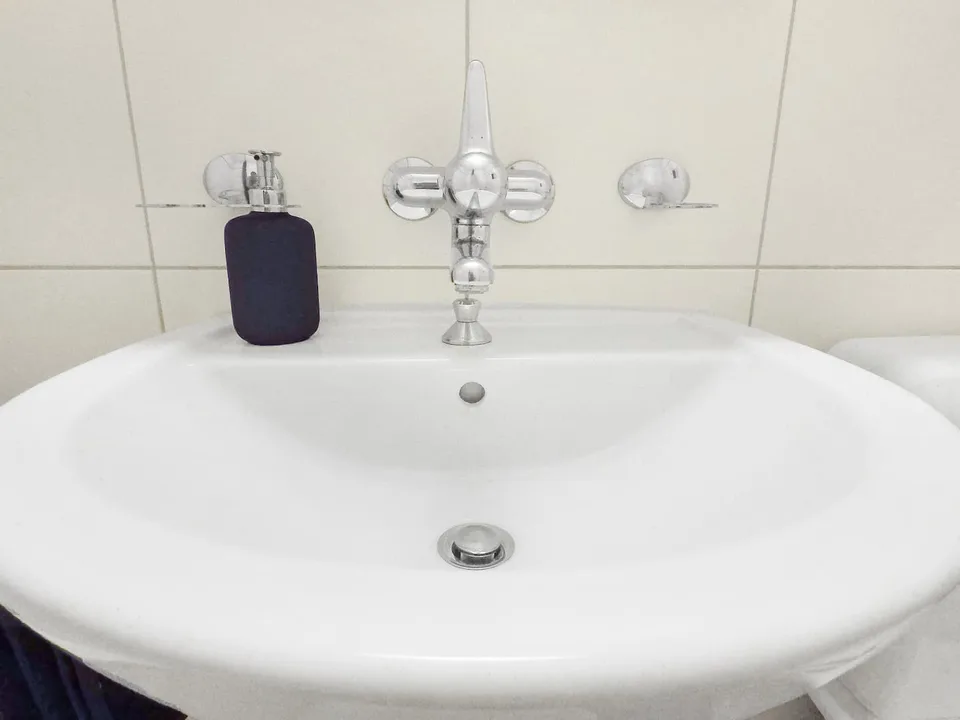 Exklusive 2.5-Zimmer-Wohnung in Zug – Neu renoviert & modern möbliert mit Seesicht.