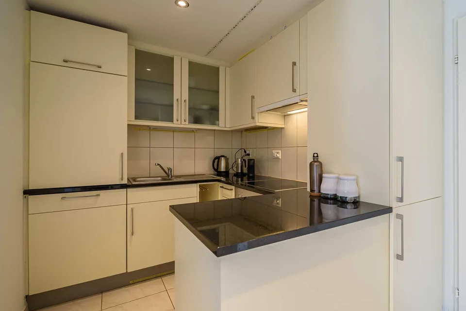 Exklusive 2.5-Zimmer-Wohnung in Zug – Neu renoviert & modern möbliert mit Seesicht.