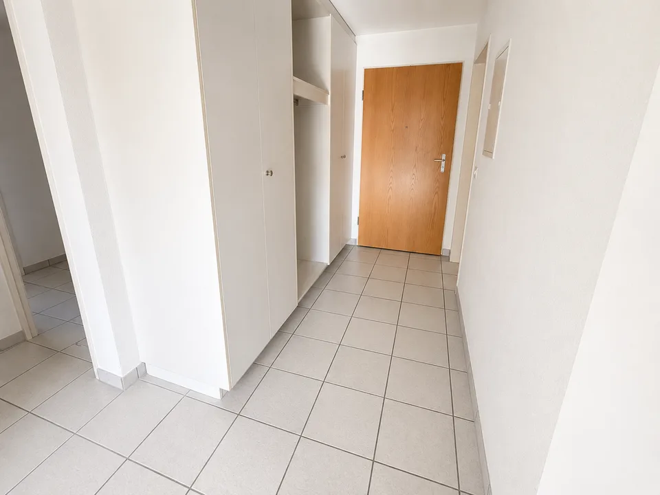Helle wunderschöne neu renovierte 4.5-Zimmer-Wohnung an zentraler Lage.