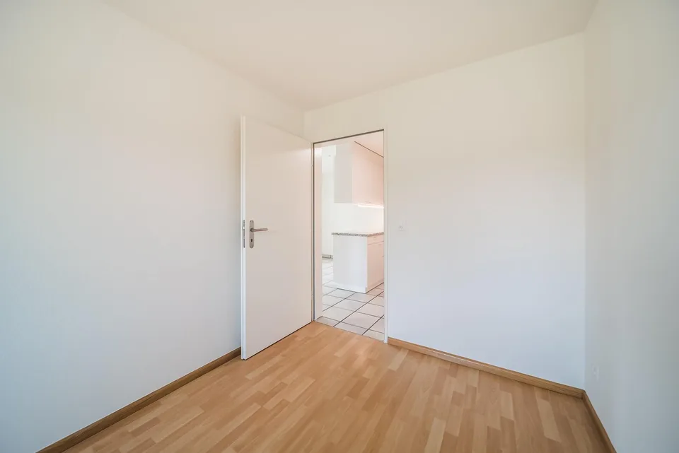 Helle wunderschöne neu renovierte 4.5-Zimmer-Wohnung an zentraler Lage.