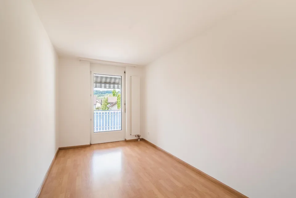 Helle wunderschöne neu renovierte 4.5-Zimmer-Wohnung an zentraler Lage.