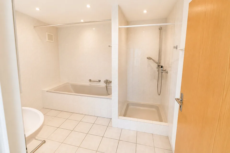 Helle wunderschöne neu renovierte 4.5-Zimmer-Wohnung an zentraler Lage.