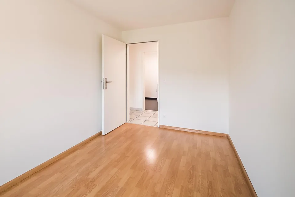 Helle wunderschöne neu renovierte 4.5-Zimmer-Wohnung an zentraler Lage.